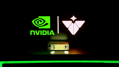 Animierte Grafik: das grüne NVIDIA-Logo neben dem weißen Rauten-Logo von Valar Atomics, darunter ein leuchtendes Reaktor-Modul und eine anwachsende grüne Kurve.